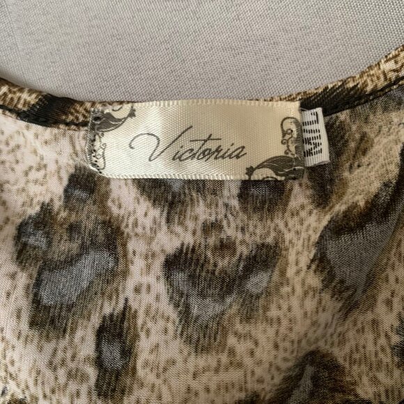 Victoria leopard print top size M/L - Picture 3 of 3